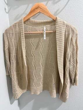 Leo & Nicole Women's Beige Crochet Knit Short Sleeve Open Front Cardigan